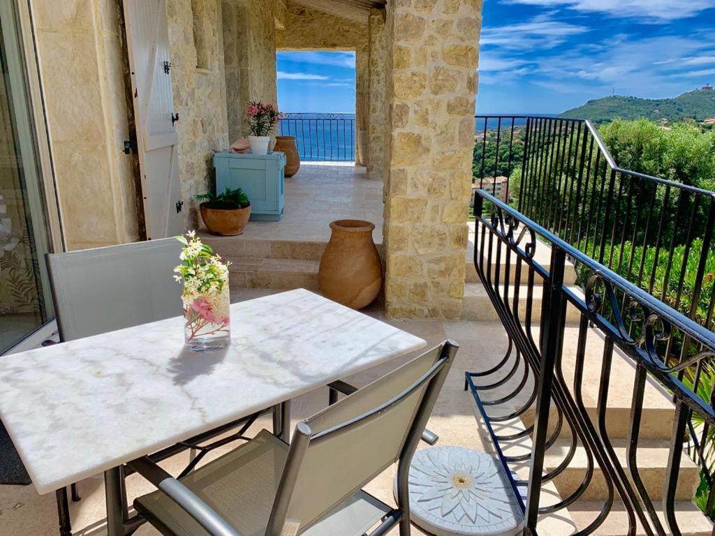 Villa Grand Baie Saint-Raphaël Buitenkant foto